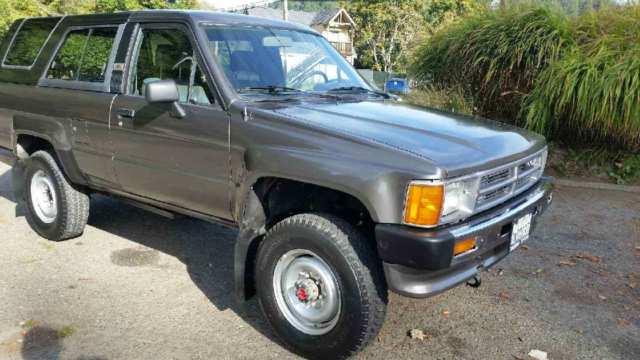 1989 toyota 4runner 4x4 22re 5spd 59k original miles!! backup camera touchscreen