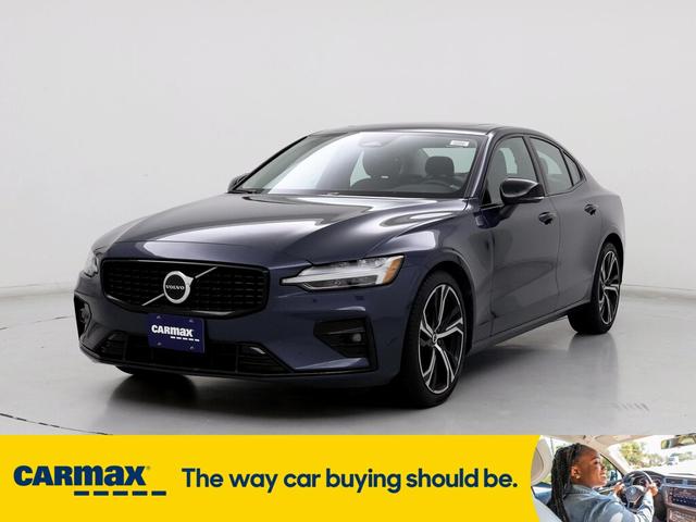 2024 volvo s60 b5 core dark theme