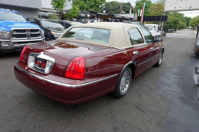 2001 lincoln town car signature