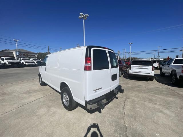 2022 chevrolet express 2500 rwd 2500 regular wheelbase wt