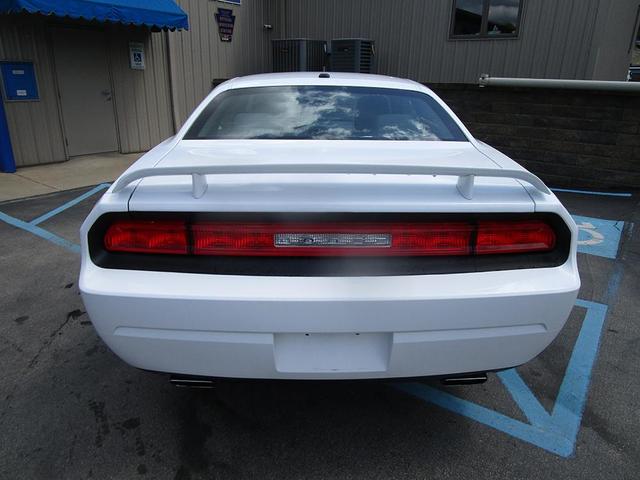 2012 dodge challenger sxt