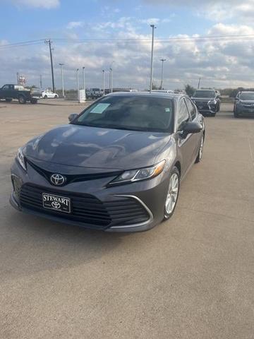 2022 toyota camry le
