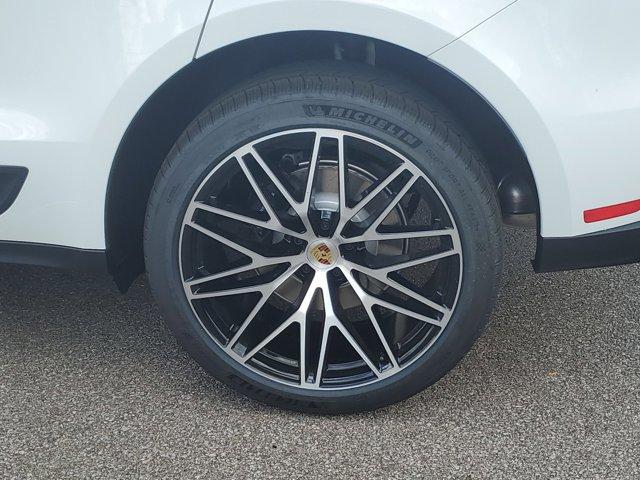 2024 porsche macan t