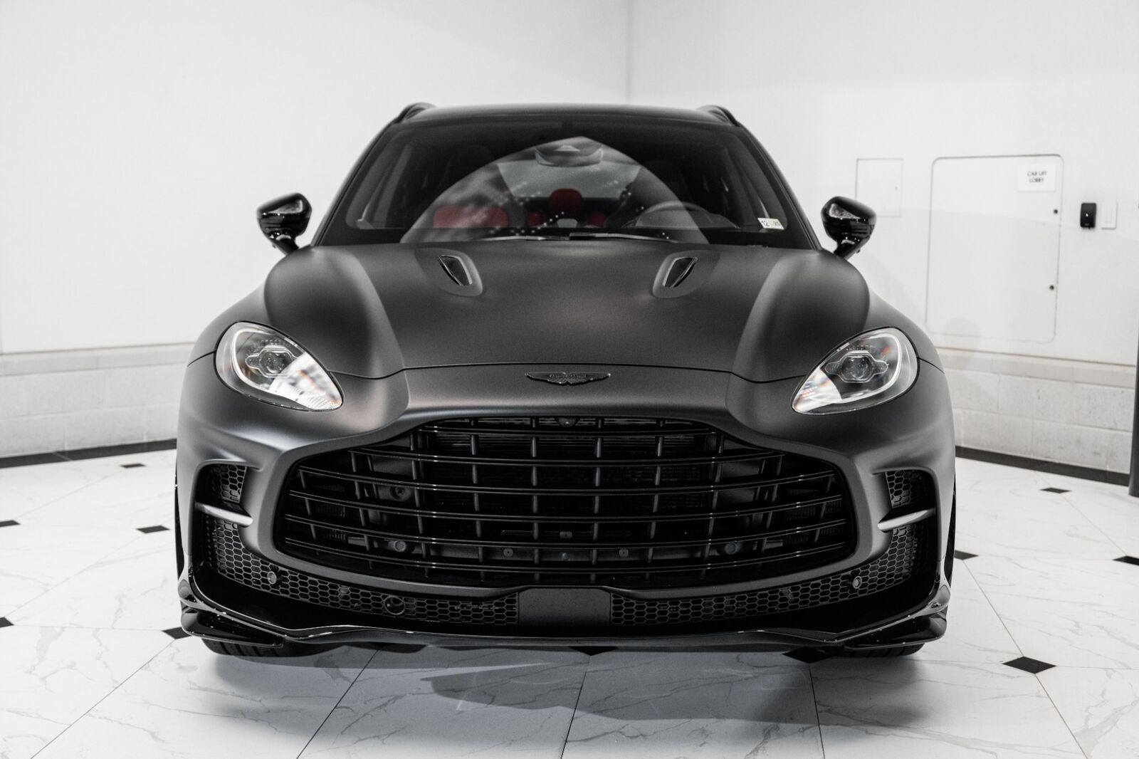 2025 aston martin dbx 707