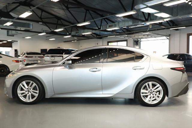 2022 lexus is 300 base