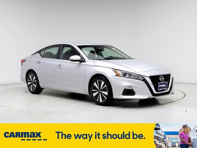 2022 nissan altima sv