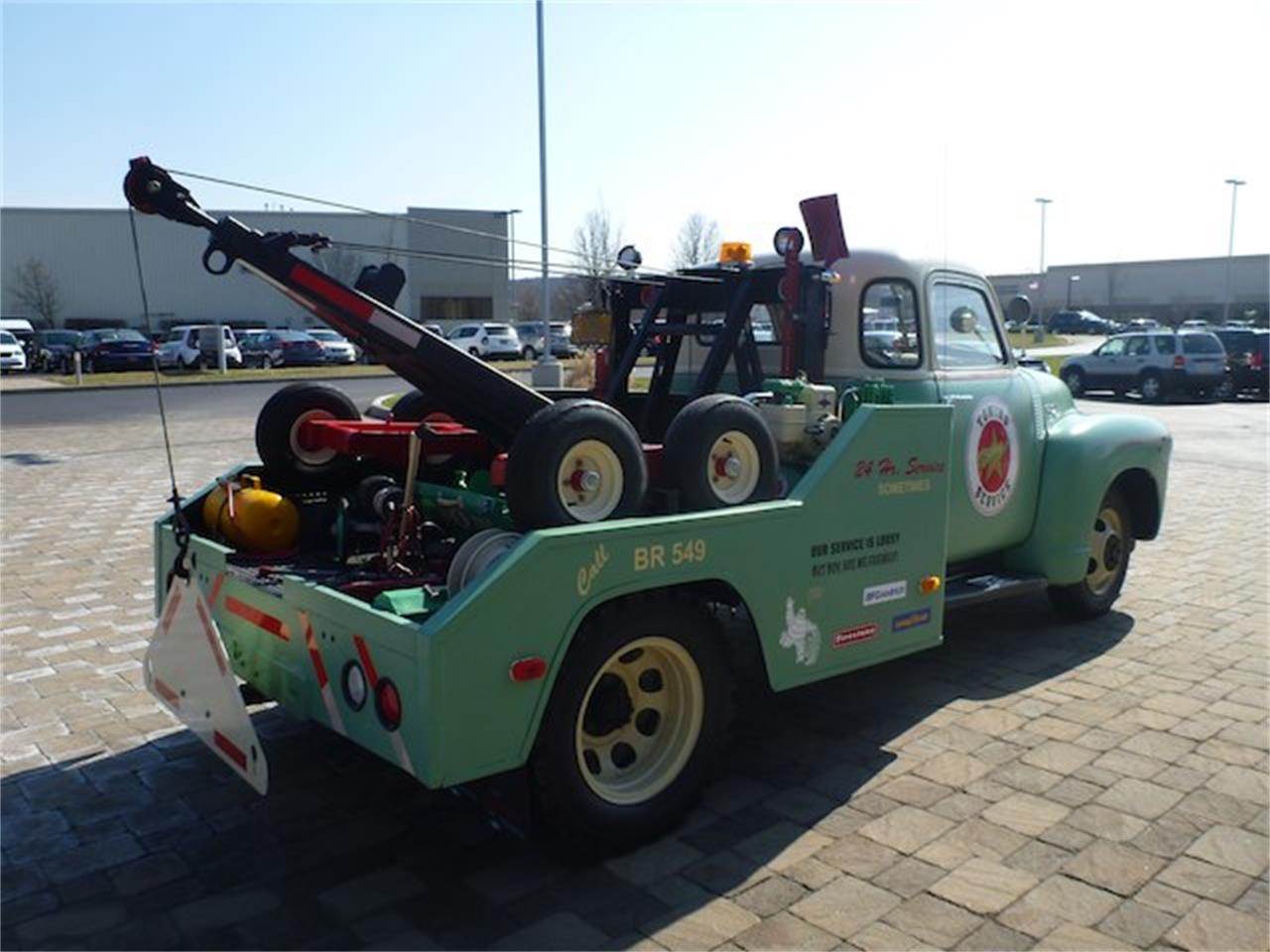 1949 chevrolet tow truck