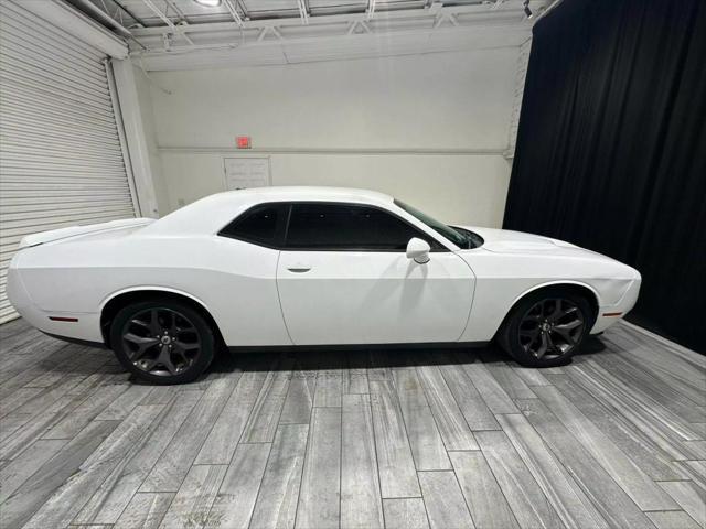 2018 dodge challenger sxt