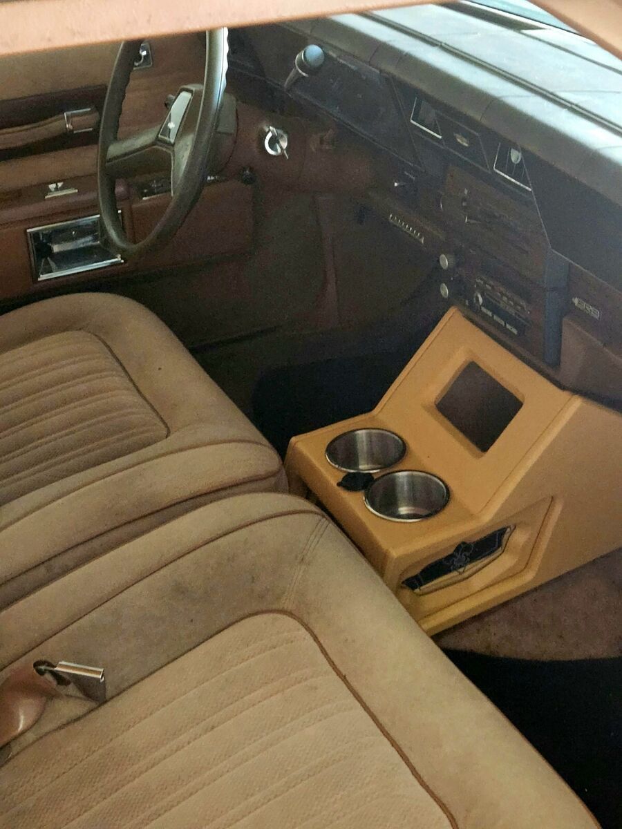 1 owner car/5.0 liter v8/200r4 automatic/cushy ride/entry level classic