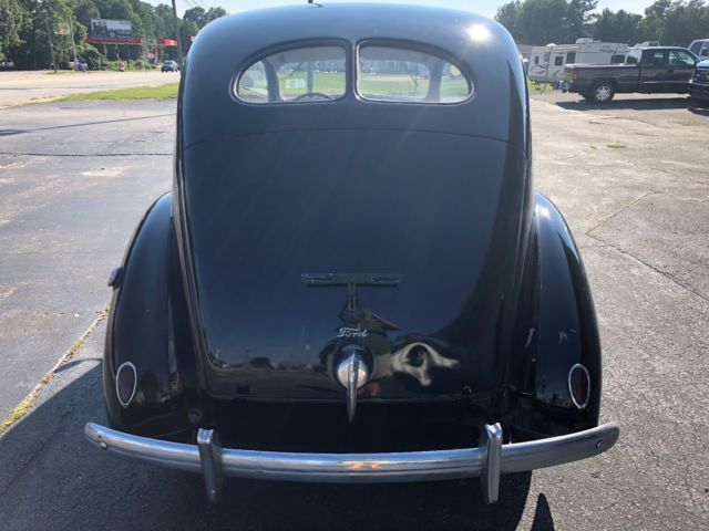 1939 ford 2 door deluxe sedan all original runs excellent rust free !!!!!!!