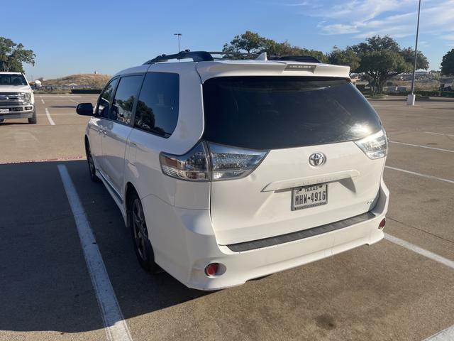 2019 toyota sienna se premium