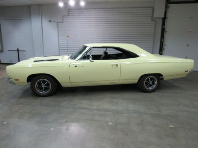1969 plymouth road runner 1,850 miles yellow 383ci automatic numbers matching