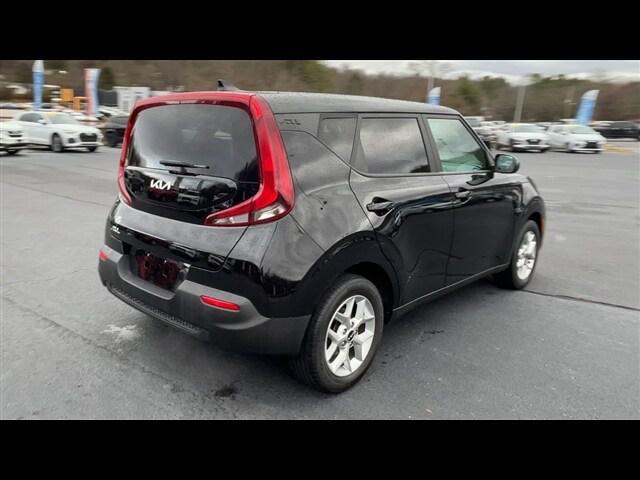 2022 kia soul lx