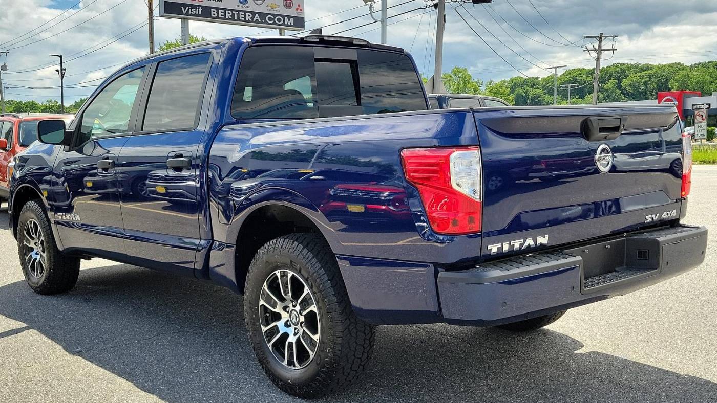 2022 nissan titan sv