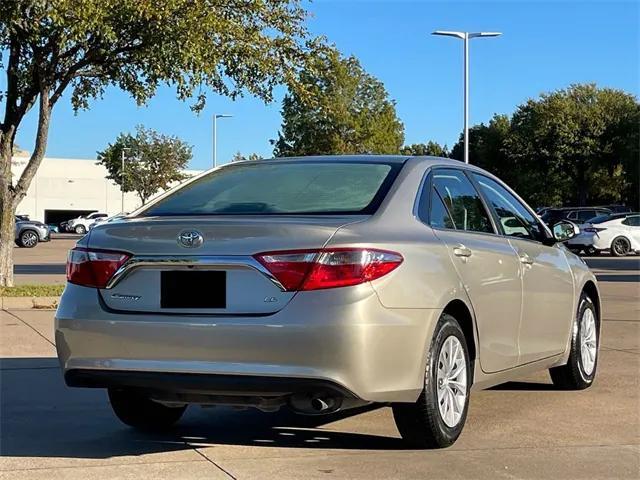 2017 toyota camry le