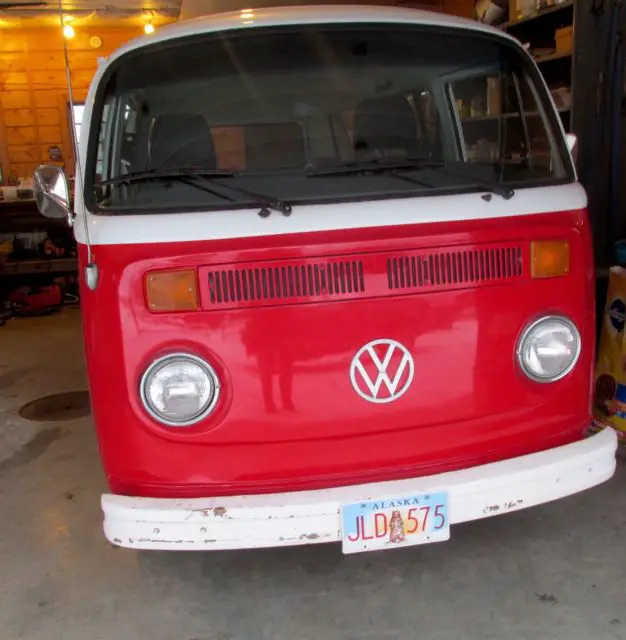 1977 volkswagen type 2 bus
