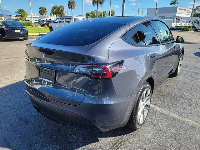 2021 tesla model y standard range rear-wheel drive
