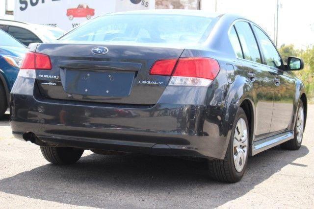 2013 subaru legacy base