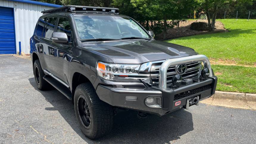 2016 toyota land cruiser base