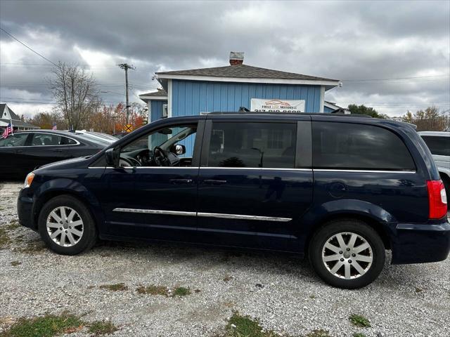 2013 chrysler town & country touring