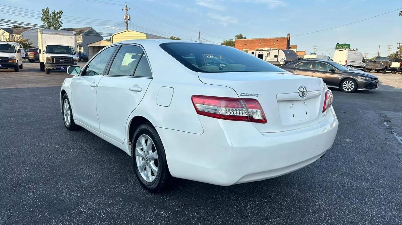 2011 toyota camry le