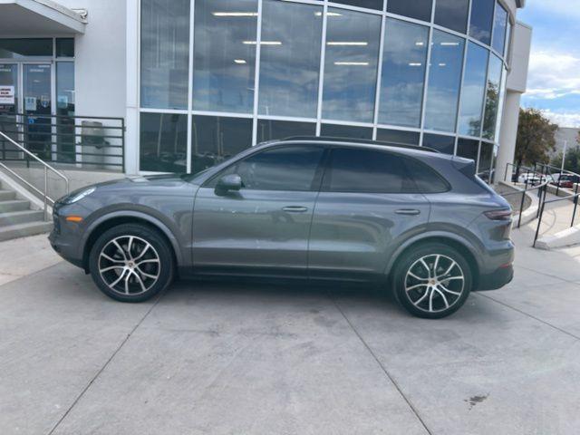 2022 porsche cayenne base