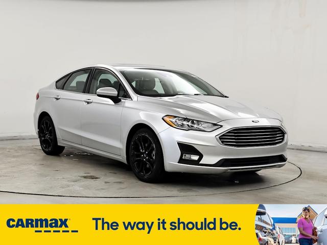 2019 ford fusion se
