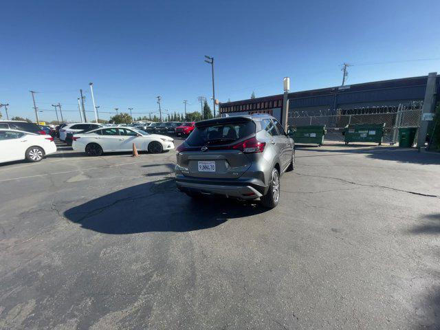 2024 nissan kicks sr