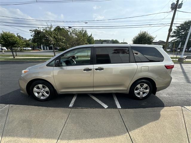 2016 toyota sienna l