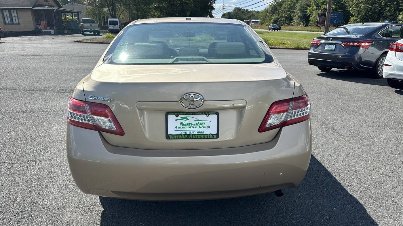 2011 toyota camry le
