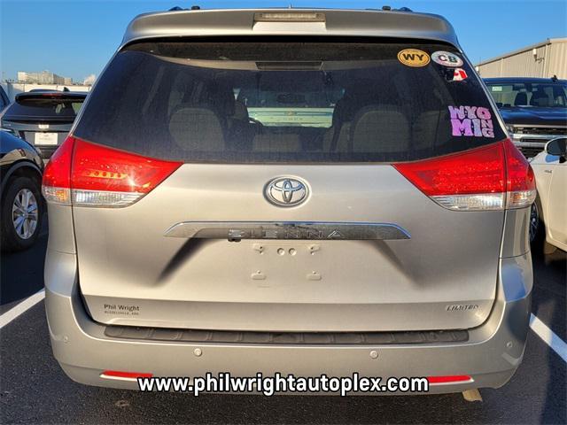 2014 toyota sienna limited