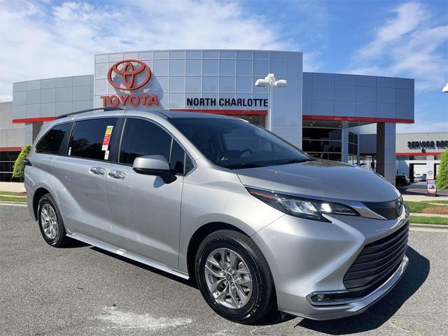 2022 toyota sienna xle