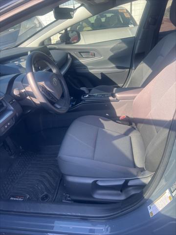 2023 toyota prius le