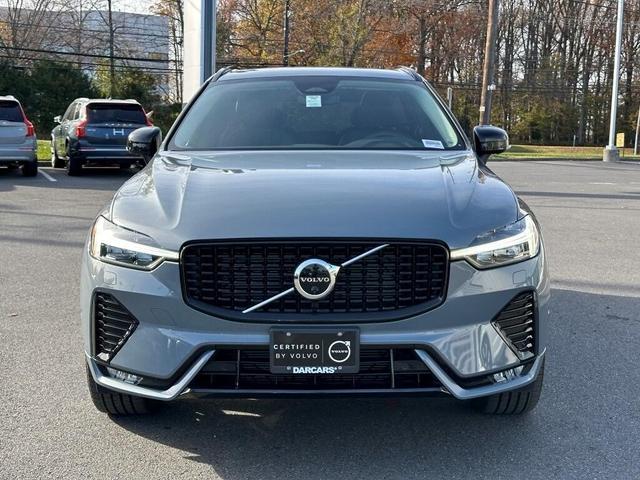 2023 volvo xc60 b5 plus dark theme