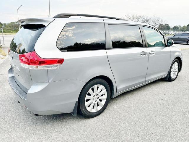 2011 toyota sienna limited