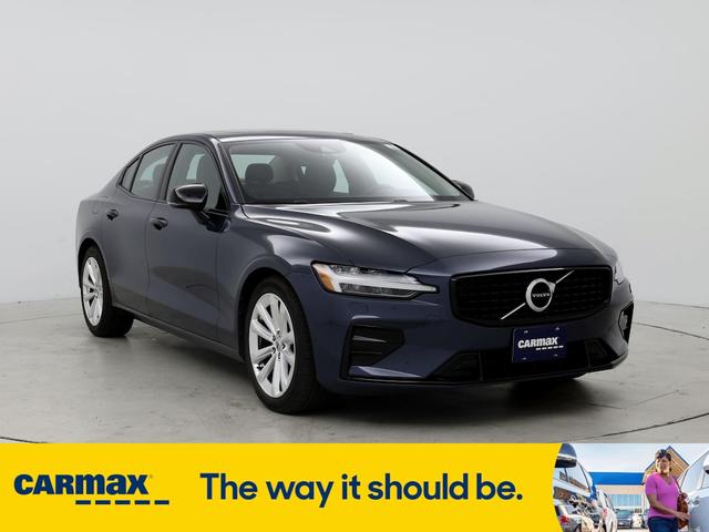 2022 volvo s60 b5 momentum