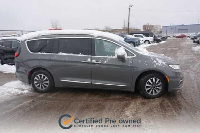 2021 chrysler pacifica in saint paul, minnesota