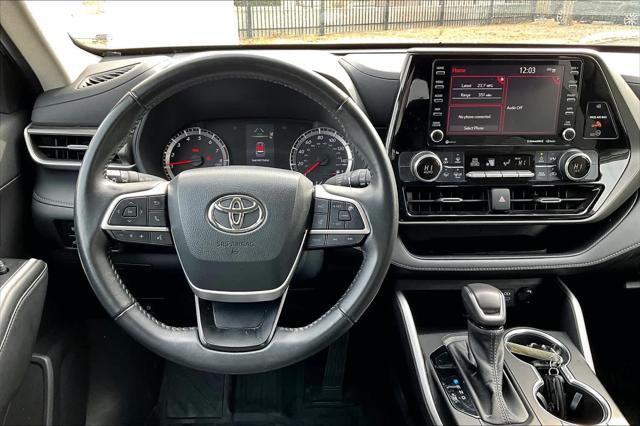 2022 toyota highlander le