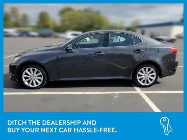 2009 lexus is in saint louis, missouri