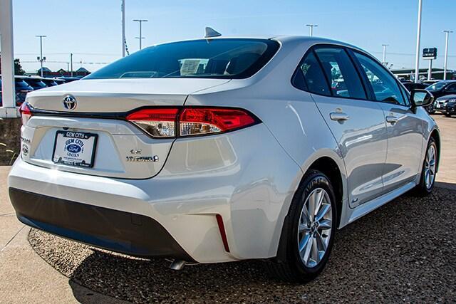 2024 toyota corolla hybrid le