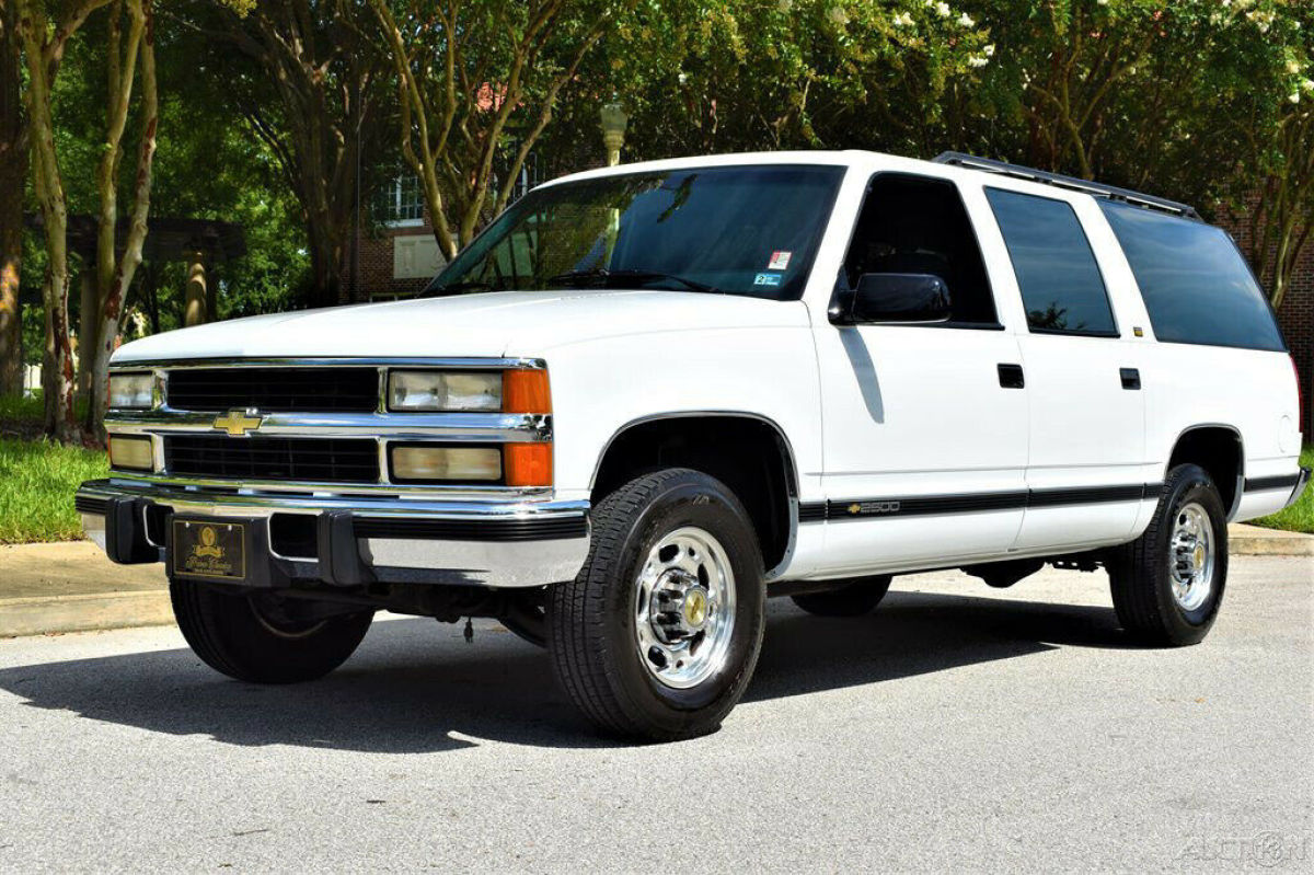 pristine 1994 suburban 6.5 turbo diesel automatic rwd 85k miles the best !!