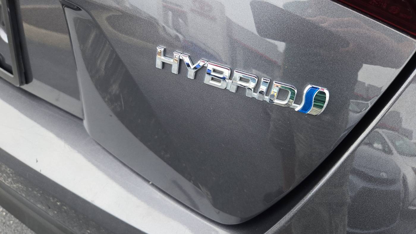 2022 toyota prius le