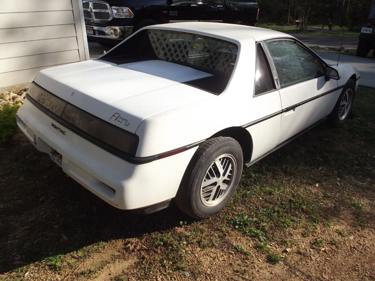 1988 pontiac fiero se coupe 2-door, 2.5 iron duke motor, 5sp, air , 147145 miles