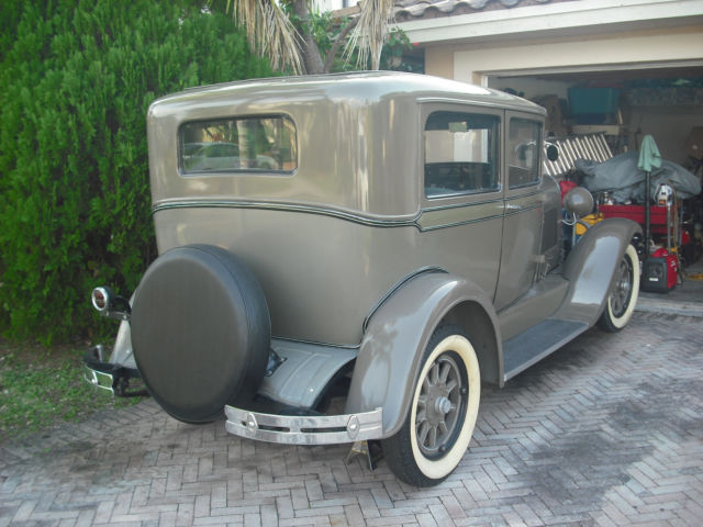 1929 oldsmobile f 29 two doors. colectible