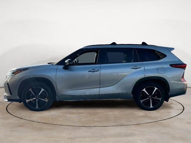 2022 toyota highlander xse
