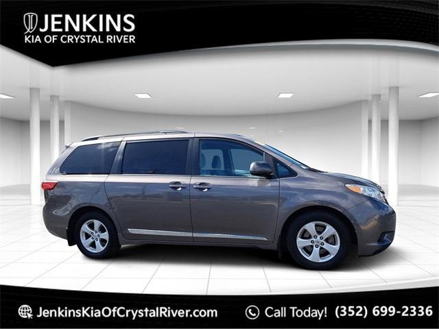 2015 toyota sienna le