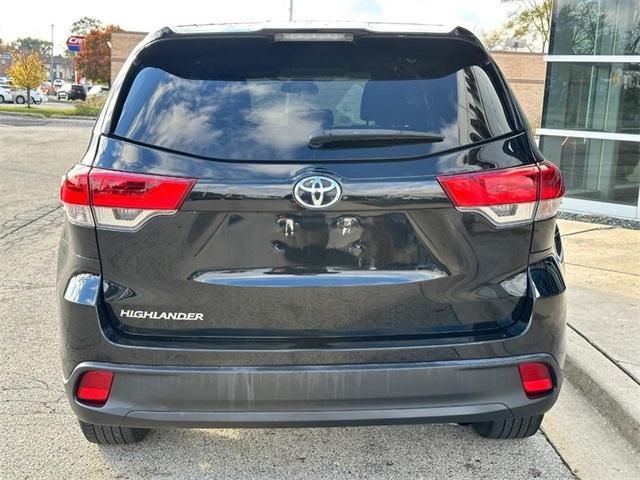 2019 toyota highlander le