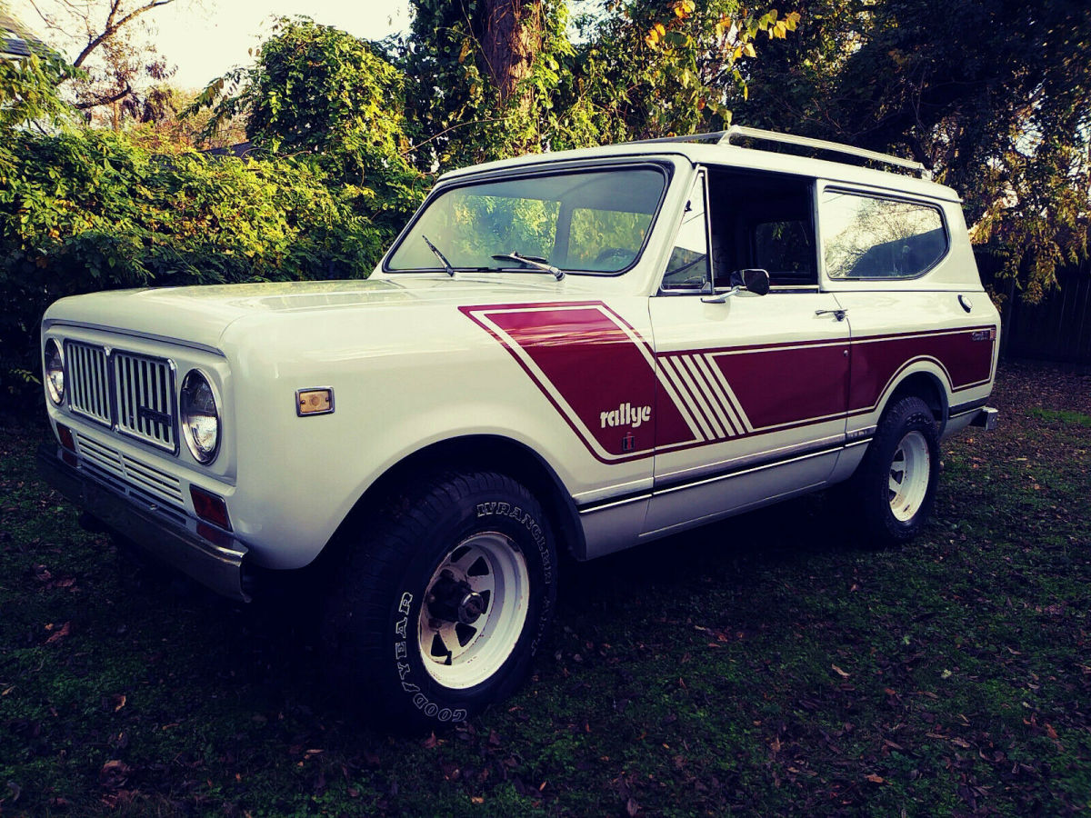 deluxe edition, v8 automatic ac disk, new paint/interior. like ford bronco