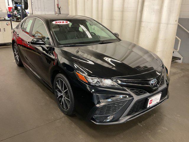 2022 toyota camry se