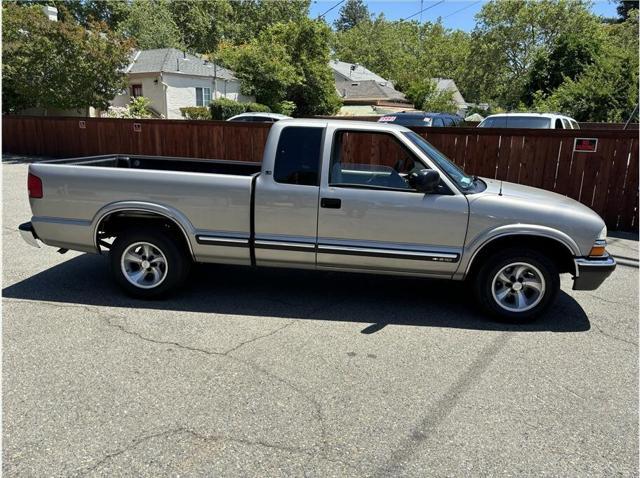 2002 chevrolet s-10 base